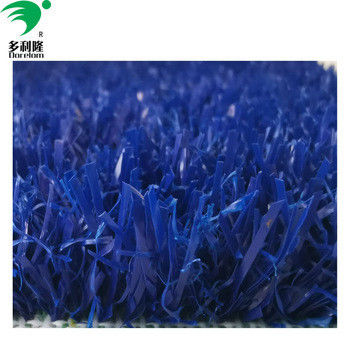 Grama artificial colorida em vermelho amarelo roxo azul e rosa com 16800 densidade