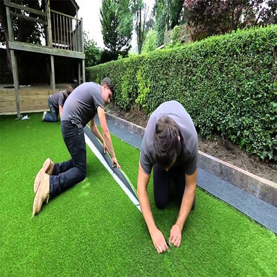 Verde Vermelho Negro Azul Branco 40 mm Rolo de tapetes de grama sintética para decoração de jardim