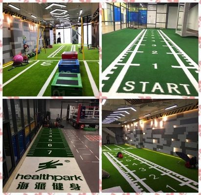 Piso de ginásio de relva artificial de 15 mm Piso desportivo com trenó de tração marcado com relva